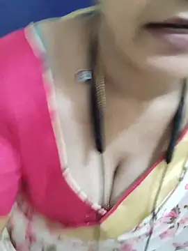 Raashi_15 live cam on StripChat