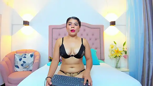 JulieeHabubu webcam