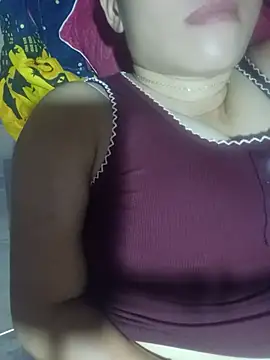 -Luni- live cam on StripChat