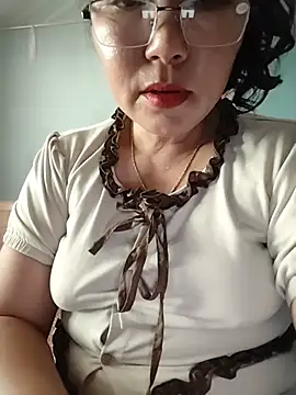 -Titihan- live cam on StripChat