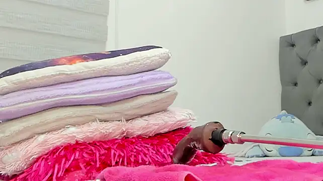 Elizabeth_18_ webcam