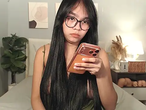 HotAsianGabby69 webcam