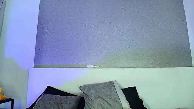 Jhon_and_Karol live cam on StripChat