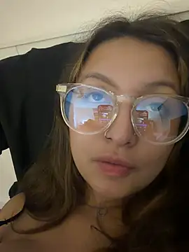 CharlotteAfterDark live cam on StripChat