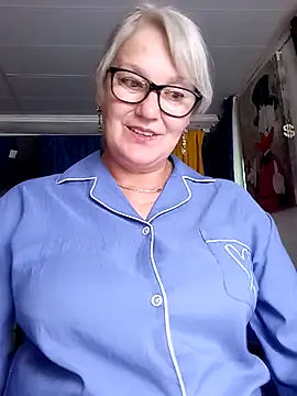 irinamaux live cam on StripChat