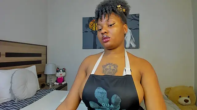 Renee-18 live cam on StripChat