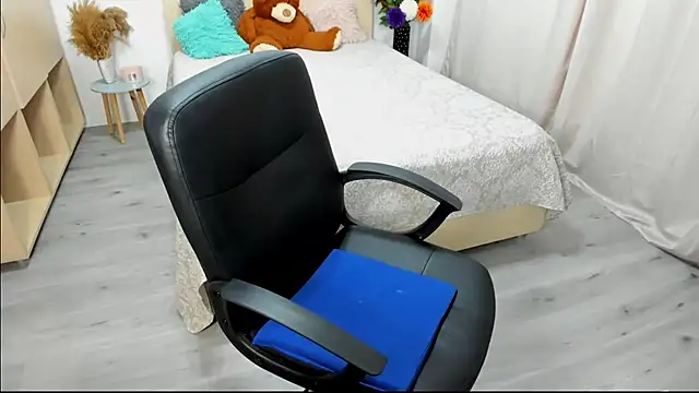AlexaJuly live cam on StripChat