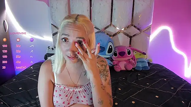 Amanda_klaire live cam on StripChat
