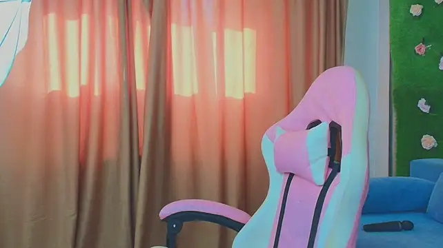 AmmyFlirty live cam on StripChat