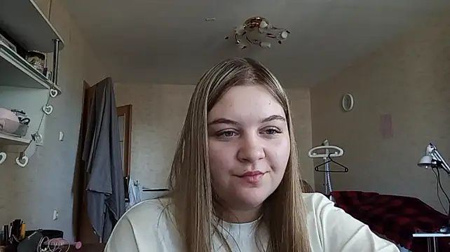 TypicalWoman live cam on StripChat