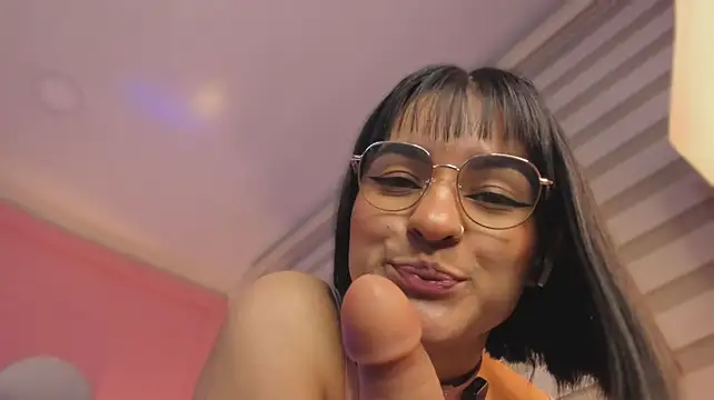 SoySaraa live cam on StripChat