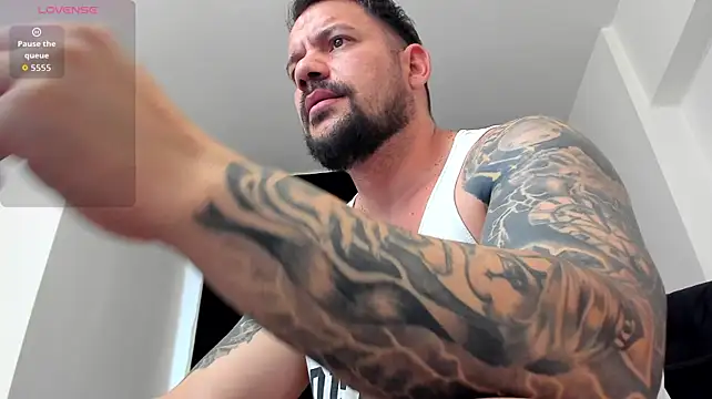musclemonster31 live cam on StripChat