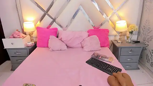khloeblake live cam on StripChat