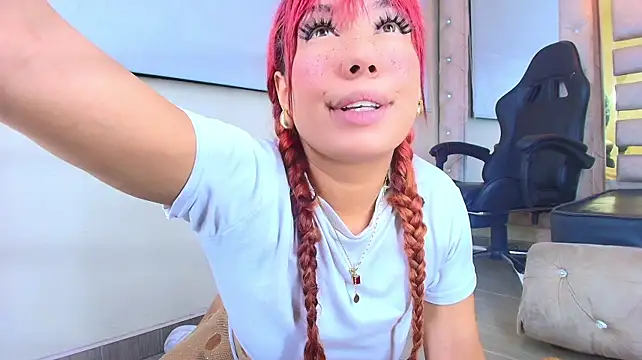 Soleil_66 live cam on StripChat