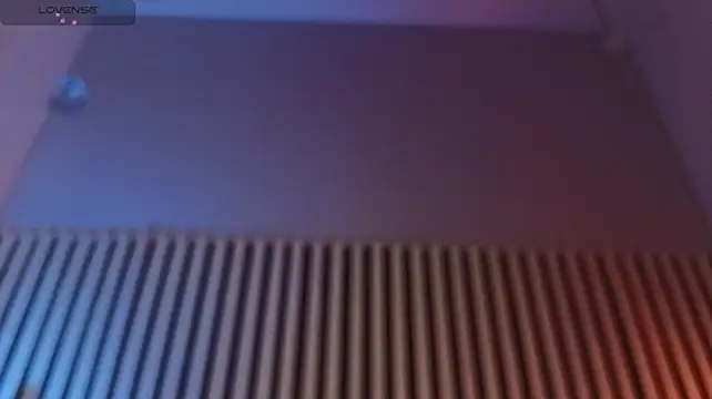 Ariana_klarts live cam on StripChat