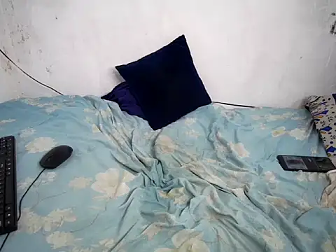 sexy_dolle live cam on StripChat