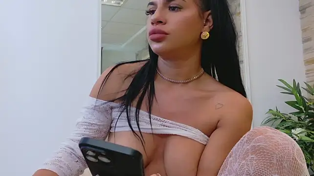 TemptingBella live cam on StripChat