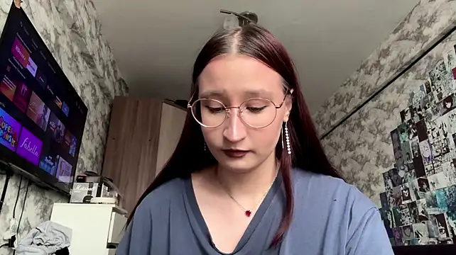 SuzanMoote live cam on StripChat
