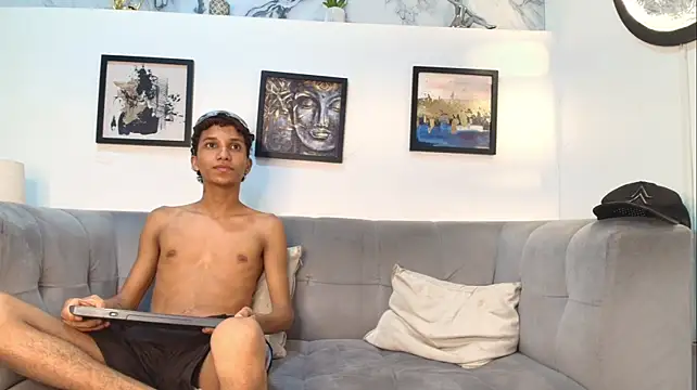 RED_ZONE_BOYS live cam on StripChat
