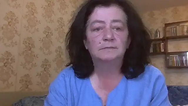 GypsiQueen2 live cam on StripChat