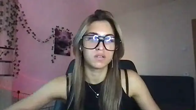 Rossy_Vega live cam on StripChat