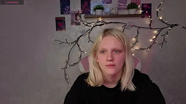 Lilly_Jhonass live cam on StripChat