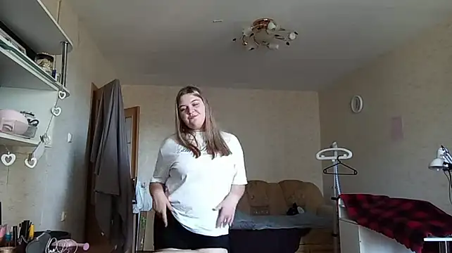 TypicalWoman live cam on StripChat