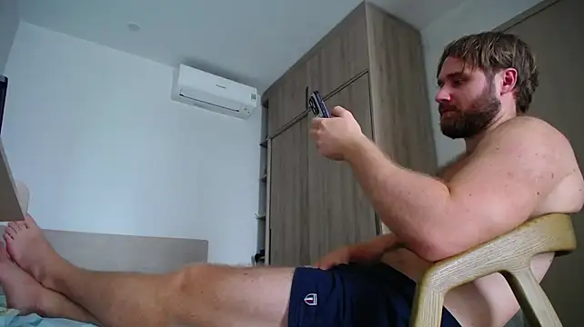 LorenzoLux live cam on StripChat