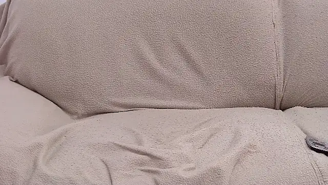 NaturalDom live cam on StripChat