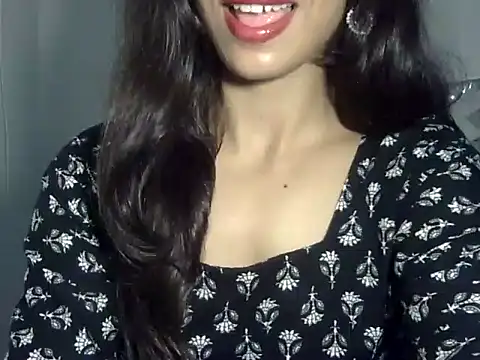 lusty_tanu live cam on StripChat