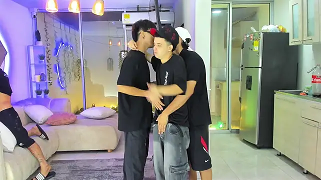 Houseofwarrios's Colombian male cam and chat room