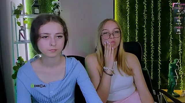 rebecca_smile live cam on StripChat