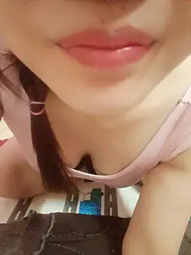 NannanLy2002 live cam on StripChat