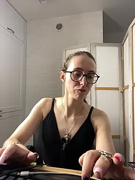 MartiniiSelenna live cam on StripChat