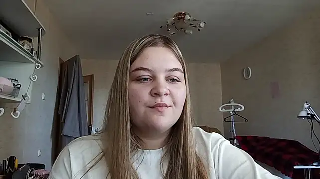 TypicalWoman webcam