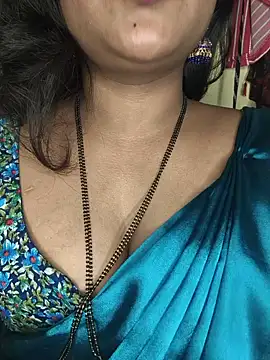ur_love_kannada1 live cam on StripChat