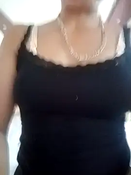 Bella-lynlyn live cam on StripChat