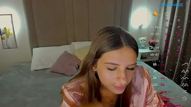 Lola_lovelyyy live cam on StripChat