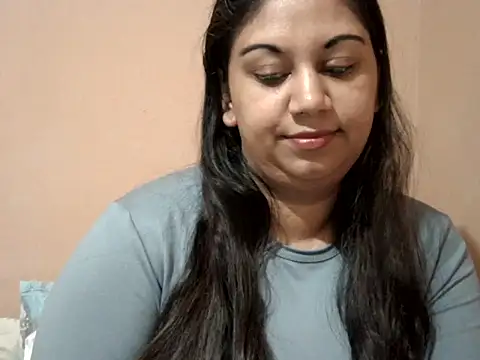 bellachow10 live cam on StripChat