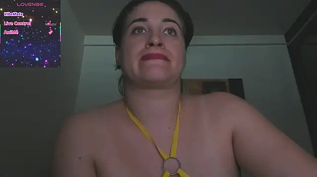 GoldenLunaa webcam