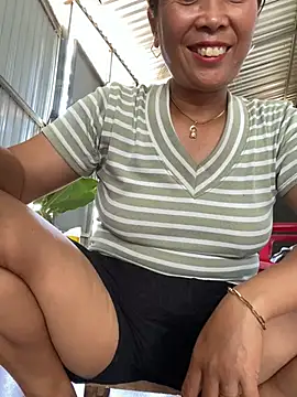 Linaannn live cam on StripChat
