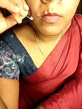 Tamil_Kavitha live cam on StripChat