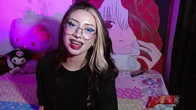 kittymiauu444 live cam on StripChat