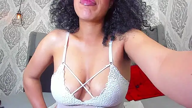 Evaalux live cam on StripChat