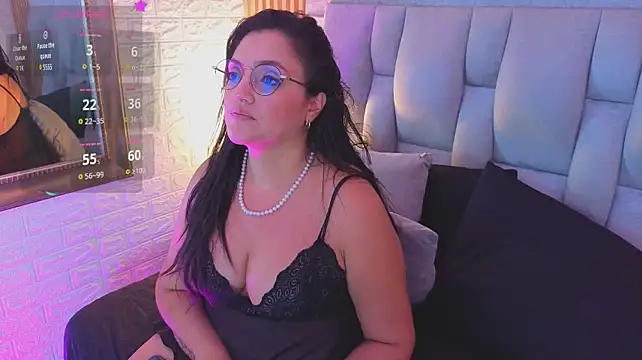 AndreinaLopezz live cam on StripChat