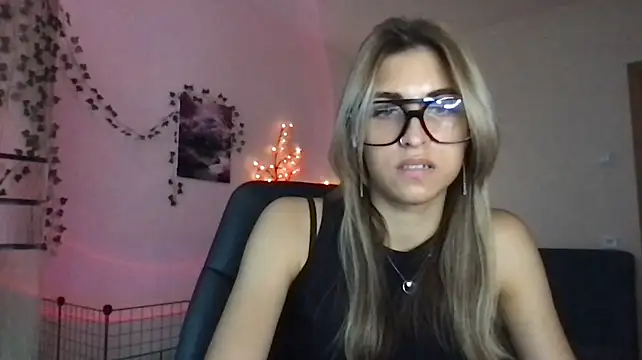 Rossy_Vega live cam on StripChat