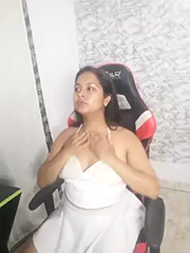 Zarinamoon live cam on StripChat