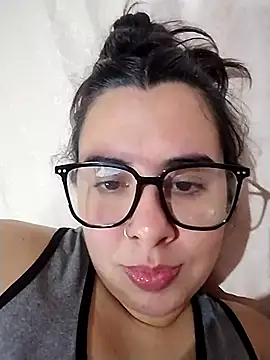 hadita332 live cam on StripChat