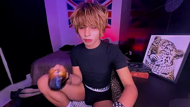 Aronn_44 live cam on StripChat
