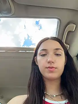 dollytall (F young) - topless peek out of curtain🫣🤯